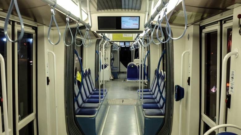 حادث مروري بين ترام و حافلة في بيرايوس