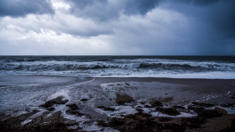 الطقس: زيادة السحب مع أمطار خفيفة و عواصف متفرقة في اتيكا