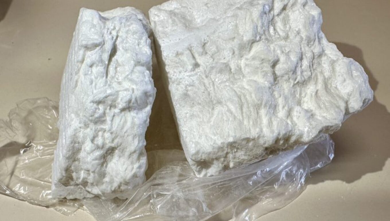 سالونيكي: القبض على أجنبي بحوزته أكثر من ١.٦ كيلوغرام من الكوكايين في "حقيبته"