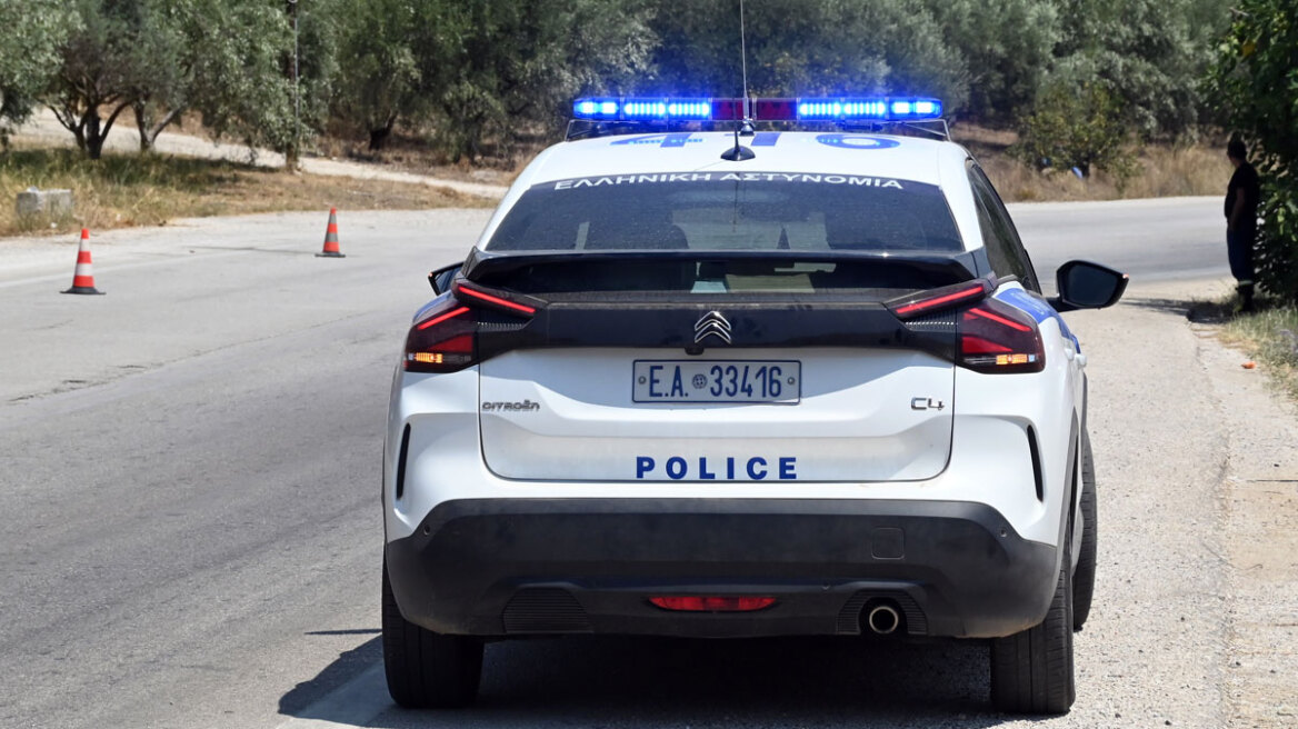 لاسيثي: القبض على امرأة تبلغ من العمر ٢٩ عامًا بتهمة سرقة ١٠ آلاف يورو و بطاقات بنكية