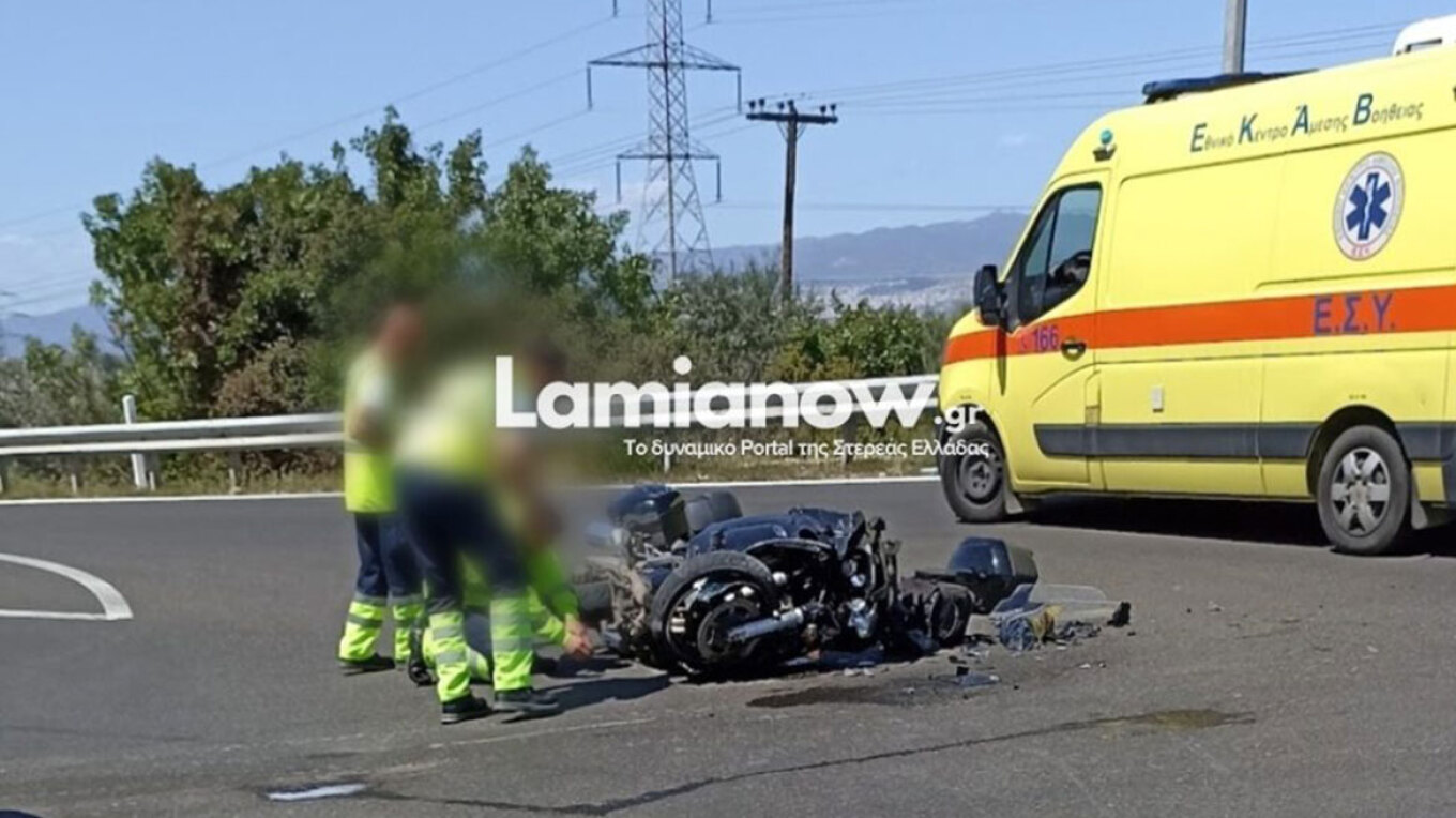 حادث سير خطير في لاميا: تفكيك دراجة نارية بعد اصطدامها الشديد بسيارة