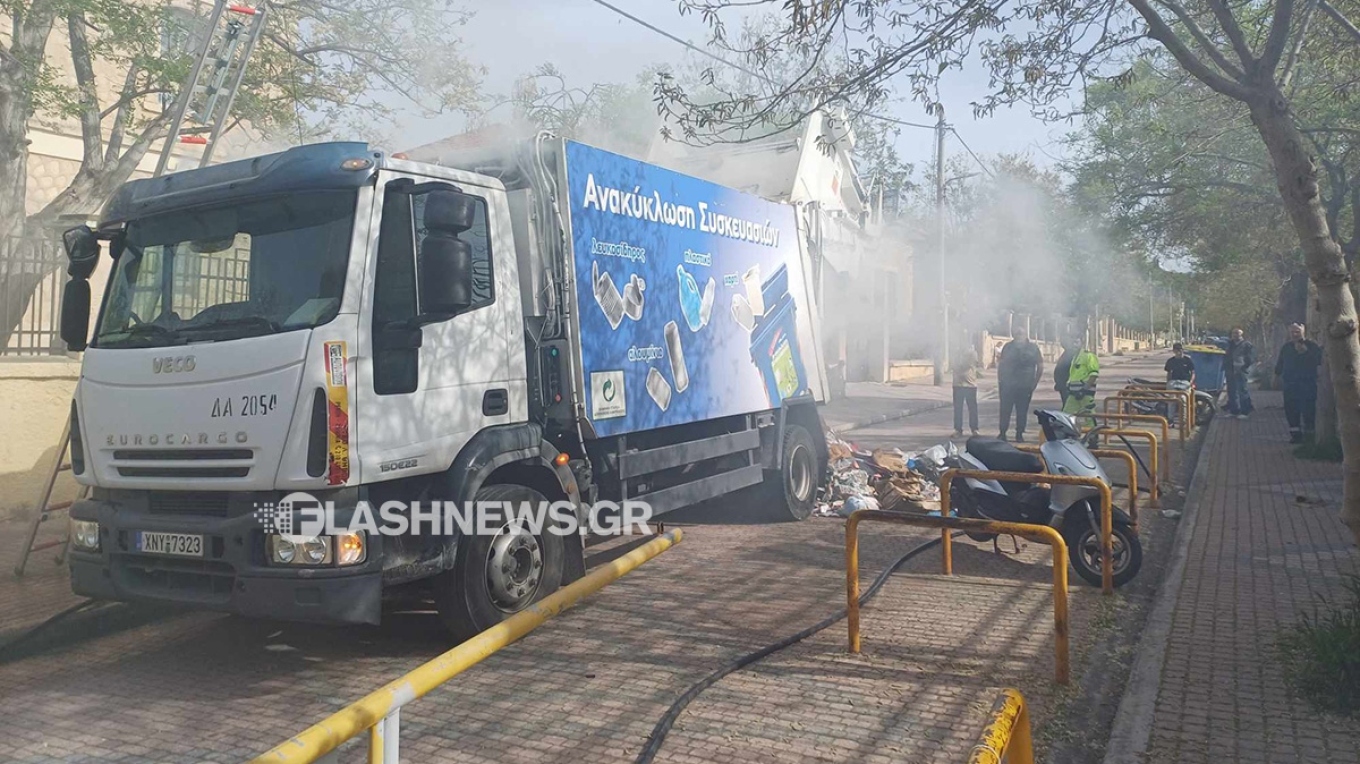 خانيا: اندلاع حريق في شاحنة لإعادة التدوير في وسط المدينة