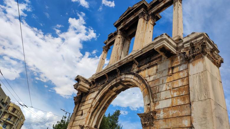 الطقس: درجات حرارة مرتفعه تصل إلى ٣٥ درجة في الجنوب و لكن أيضًا غبار أفريقي