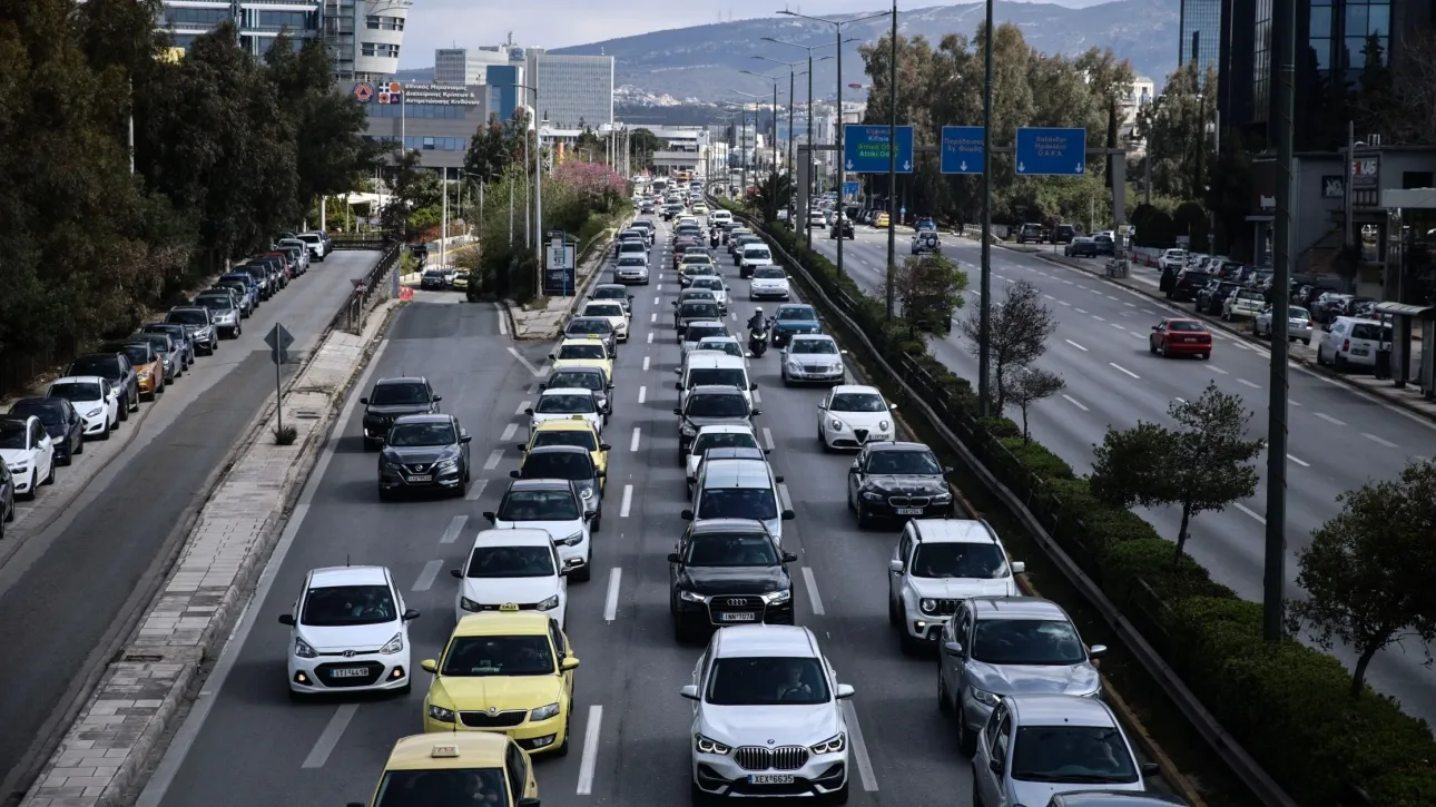 ازدحام في حركة المرور في كيفيسوس و كيفيسياس و تأخيرات في المركز و تقاطع ميتامورفوسي
