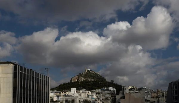 الطقس حار مع درجات حرارة تصل الي ٣٦ درجة في جميع مناطق البلاد