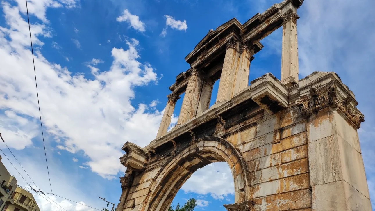 طقس صافٍ مع ارتفاع طفيف في درجات الحرارة