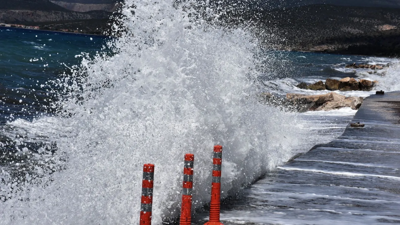 الطقس صافٍ مع انخفاض في درجات الحرارة و رياح في بعض المناطق