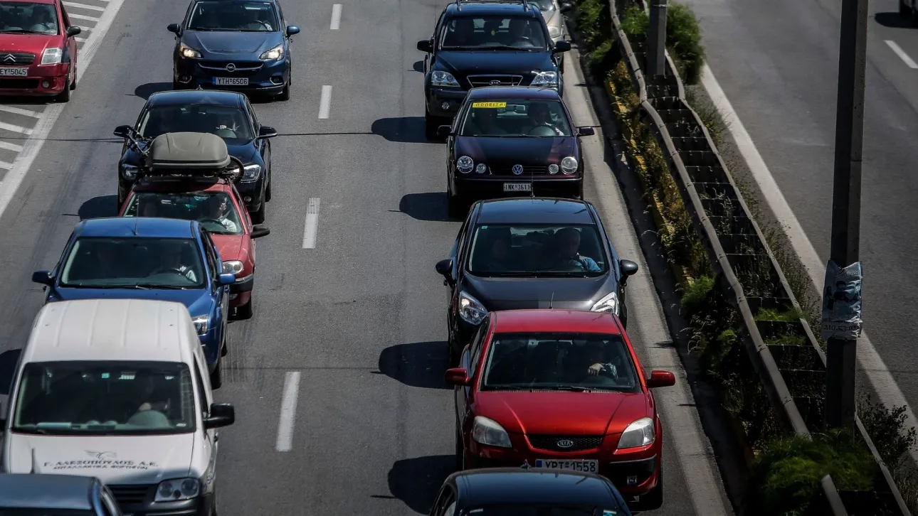 حركة المرور: طوابير طويلة تمتد كيلومترًا واحدًا في بيرايوس - اختناقات مرورية في كيفيسوس و كيفيسياس