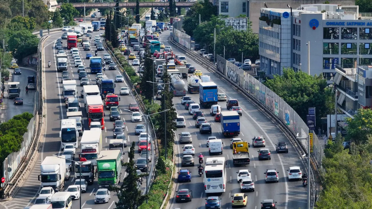 حادث سير يسفر عن إصابة أربعة أشخاص في كيفيسوس - مشاكل مرورية كبرى