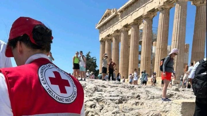 تعامل الصليب الأحمر اليوناني مع ٢٧٦ حالة طوارئ تتعلق بزوار الأكروبوليس