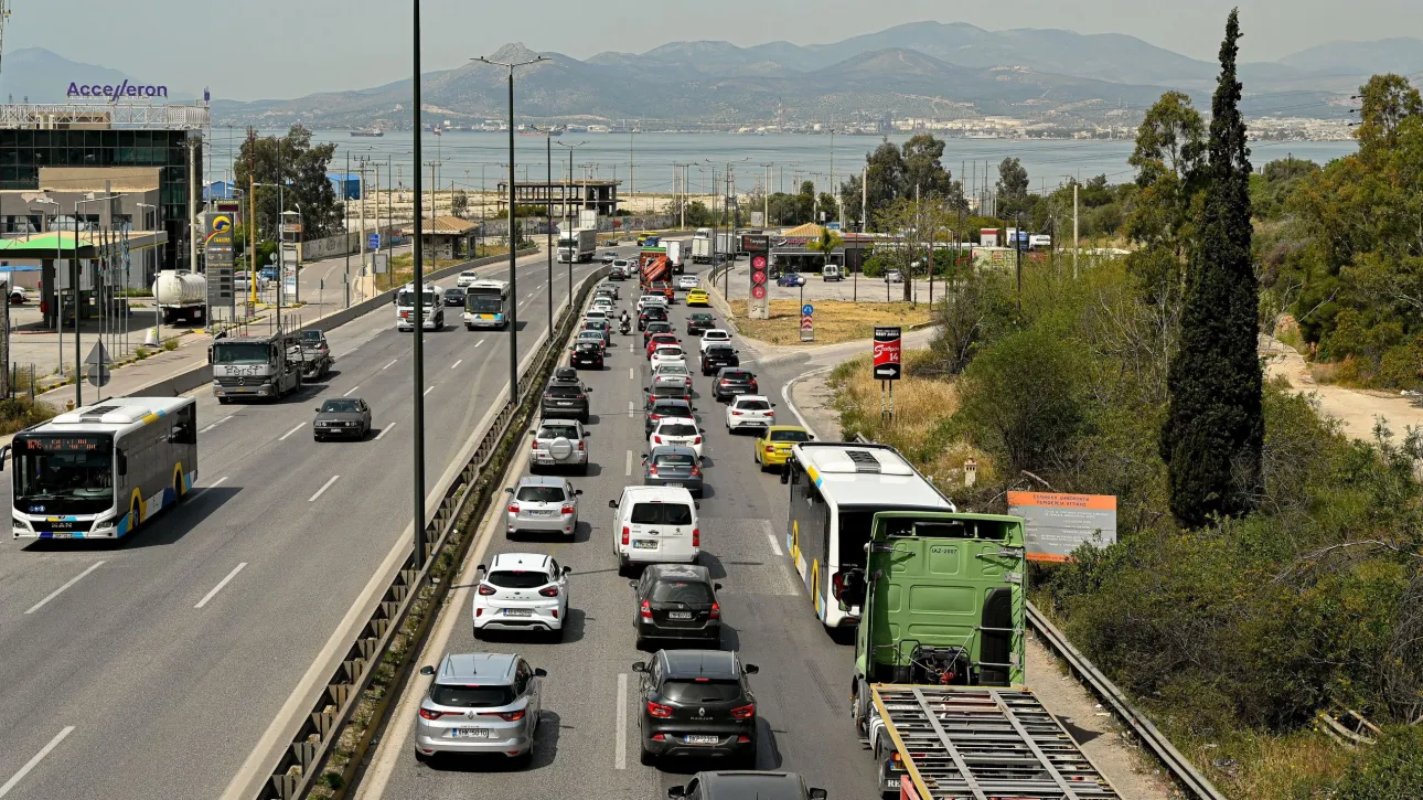 حادث تصادم بين أربع مركبات في ميغارا - تأخيرات أيضًا على طريق أتيكي أودوس