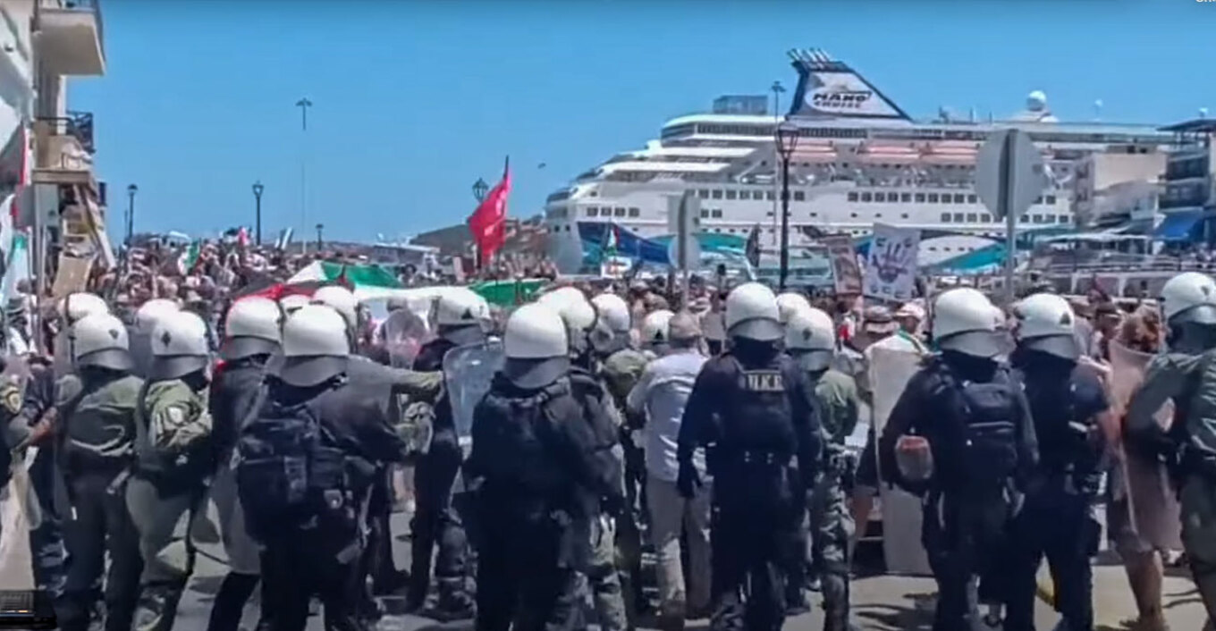 حوادث بالزجاجات و المواد الكيميائية في الاحتجاج ضد السفينة السياحية الإسرائيلية في أجيوس نيكولاوس