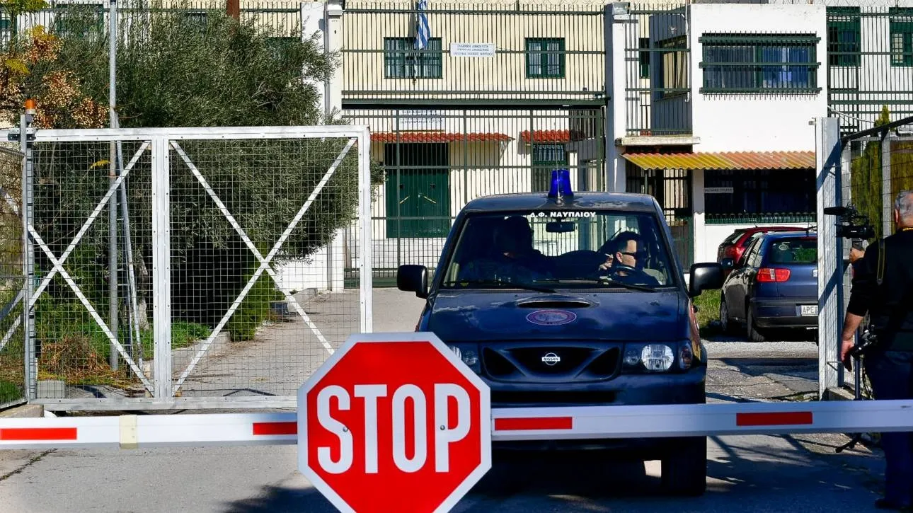 تسمم غذائي لعشرات السجناء في سجن نافبليو: نقل سبعة إلى المستشفى