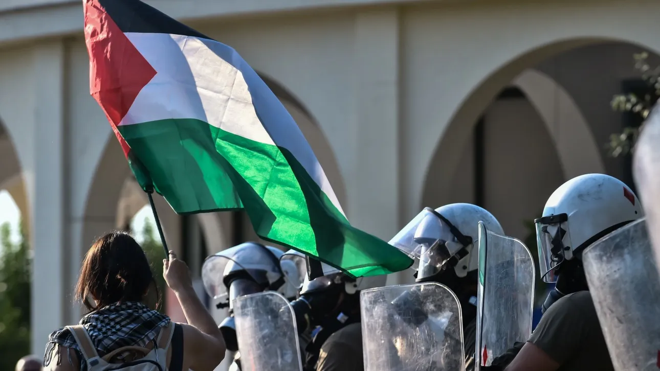 مسيرة احتجاجية في فولوس احتجاجا على وصول سفينة سياحية تحمل إسرائيليين