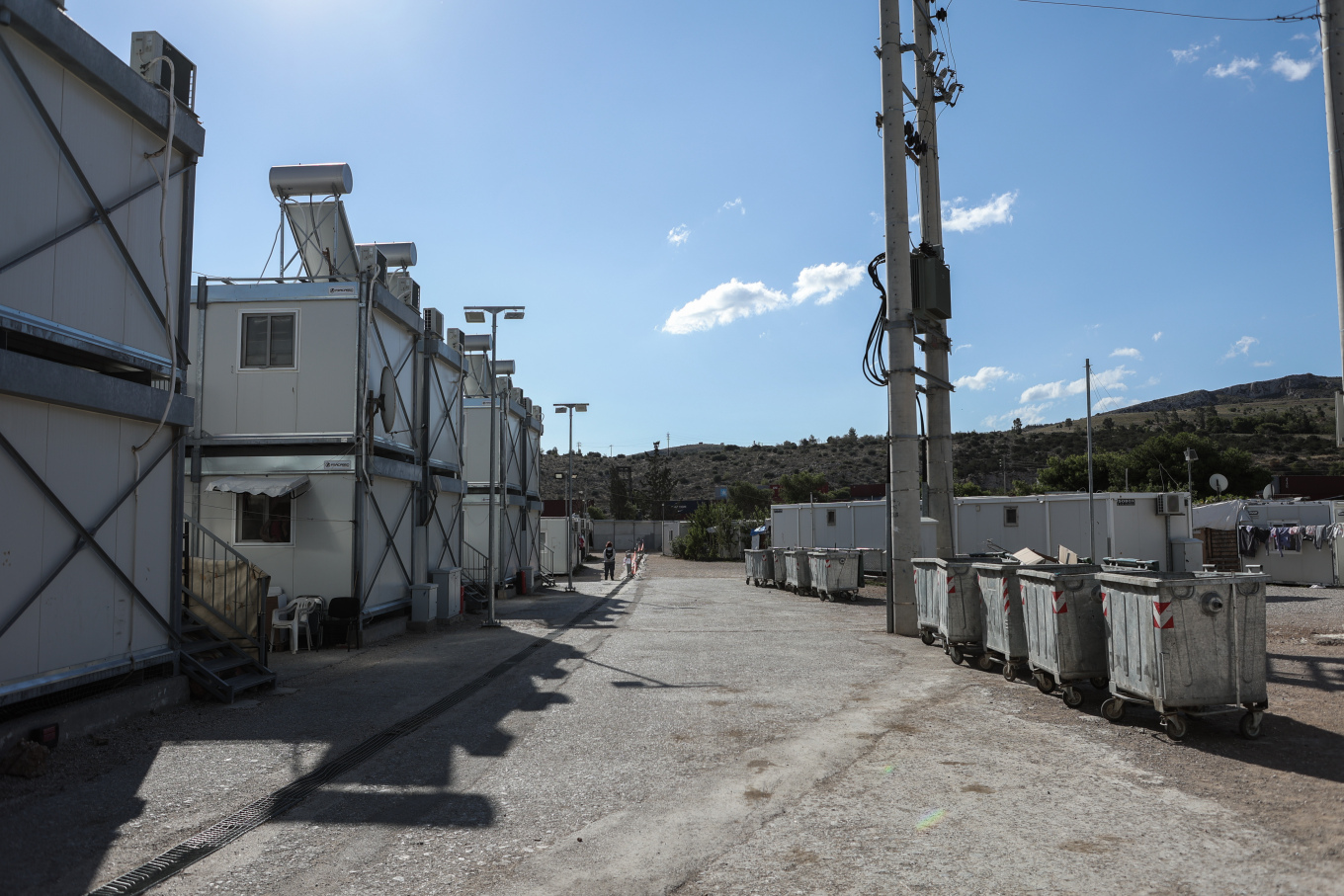 ستة أشهر سجنًا للمهاجرين الذين حاولوا الهروب من منشأة إقامة مغلقة في بلدية سينتيكي