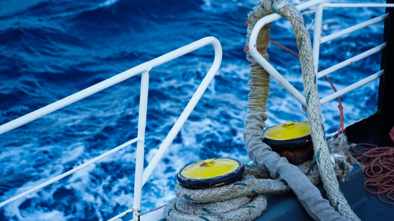 عطل ميكانيكي في سفينة تعمل على خط أمورغوس إلى ناكسوس - باروس - بيرايوس