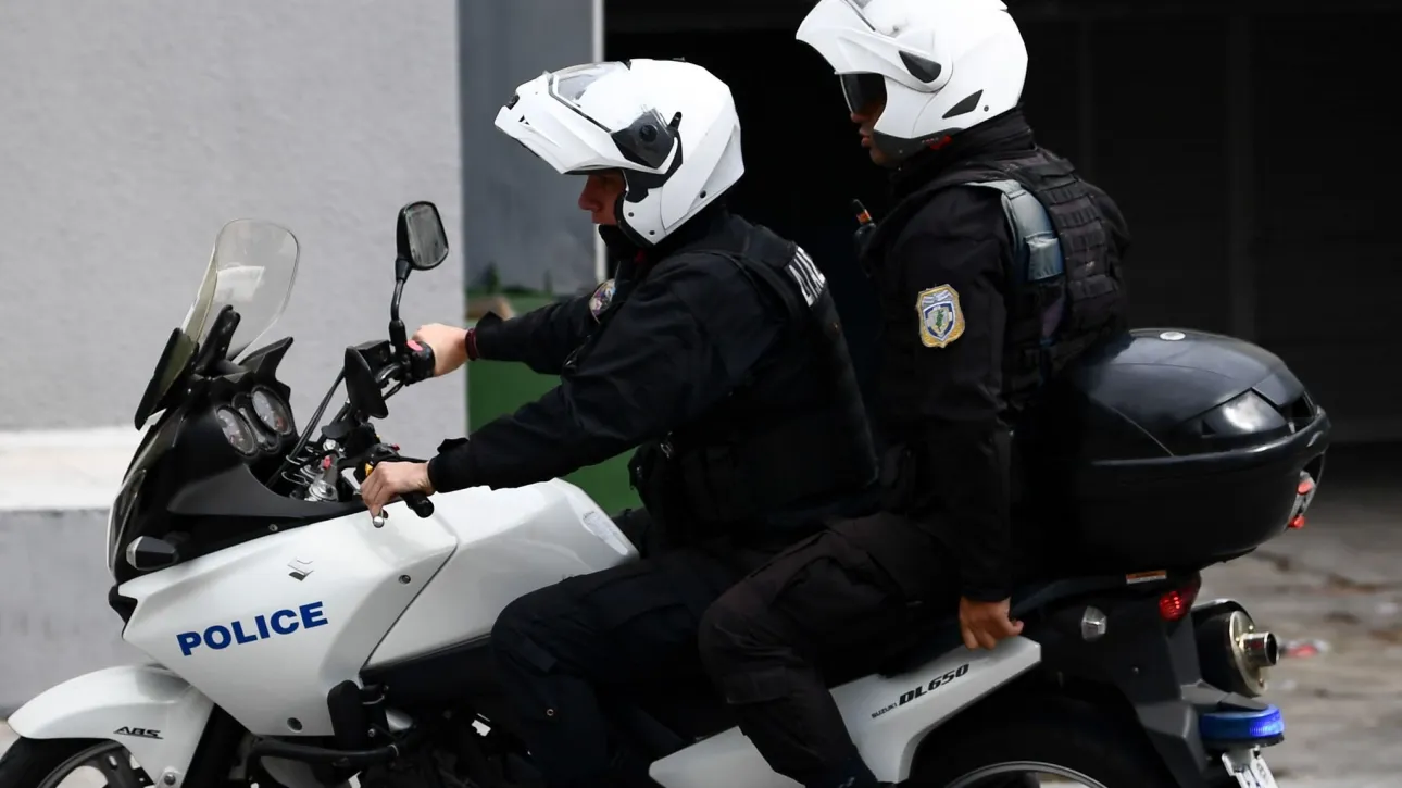 القبض على قاصر في سيريس بتهمة سرقة ١٧ سيارة و سرقة متاجر