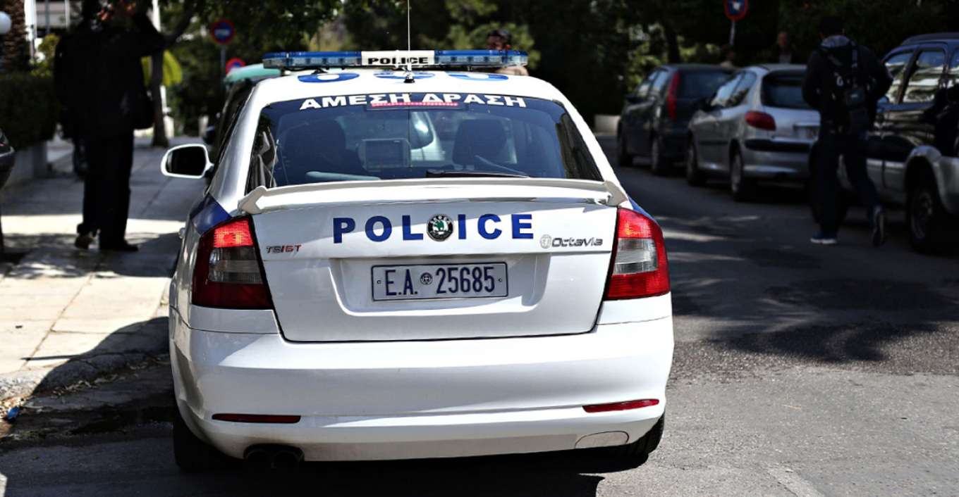 القبض على رجلين بتهمة الاحتيال على المواطنين من خلال انتحال صفة محاسبين في أتيكا - تم الكشف عن سبع عمليات احتيال