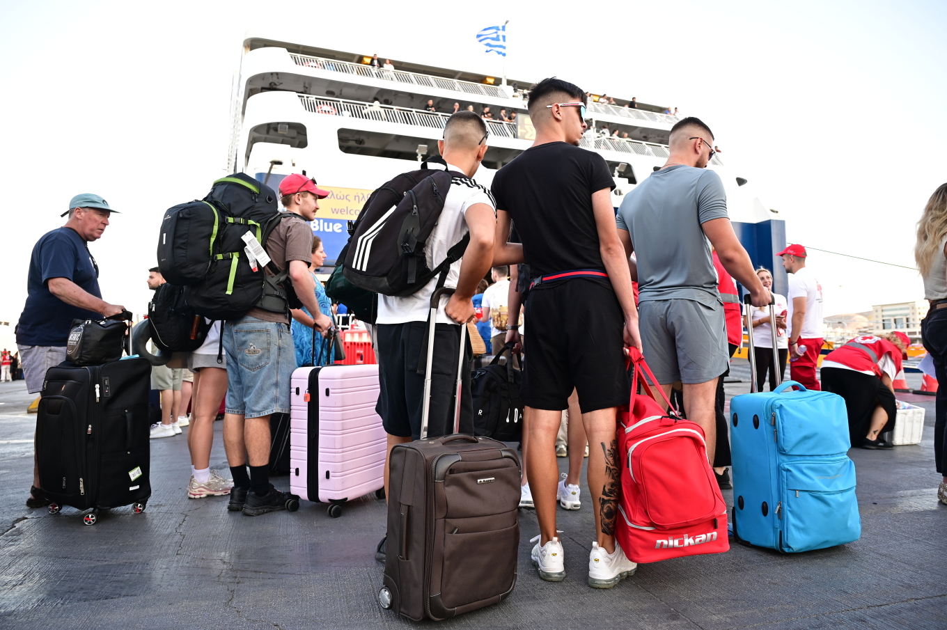 أكثر من ١٢٥ ألف مسافر و ٣٤٠ رحلة بحرية من بيرايوس و رافينا و لافريو في الأيام الثلاثة الأولى من أغسطس