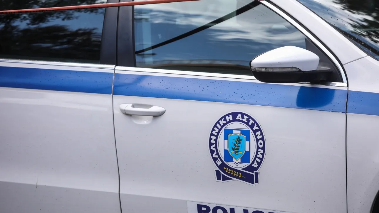 هجوم على امرأة تبلغ من العمر ٢٦ عامًا في كوريدالوس: سائق دراجة نارية يضربها و يأخذ محفظتها