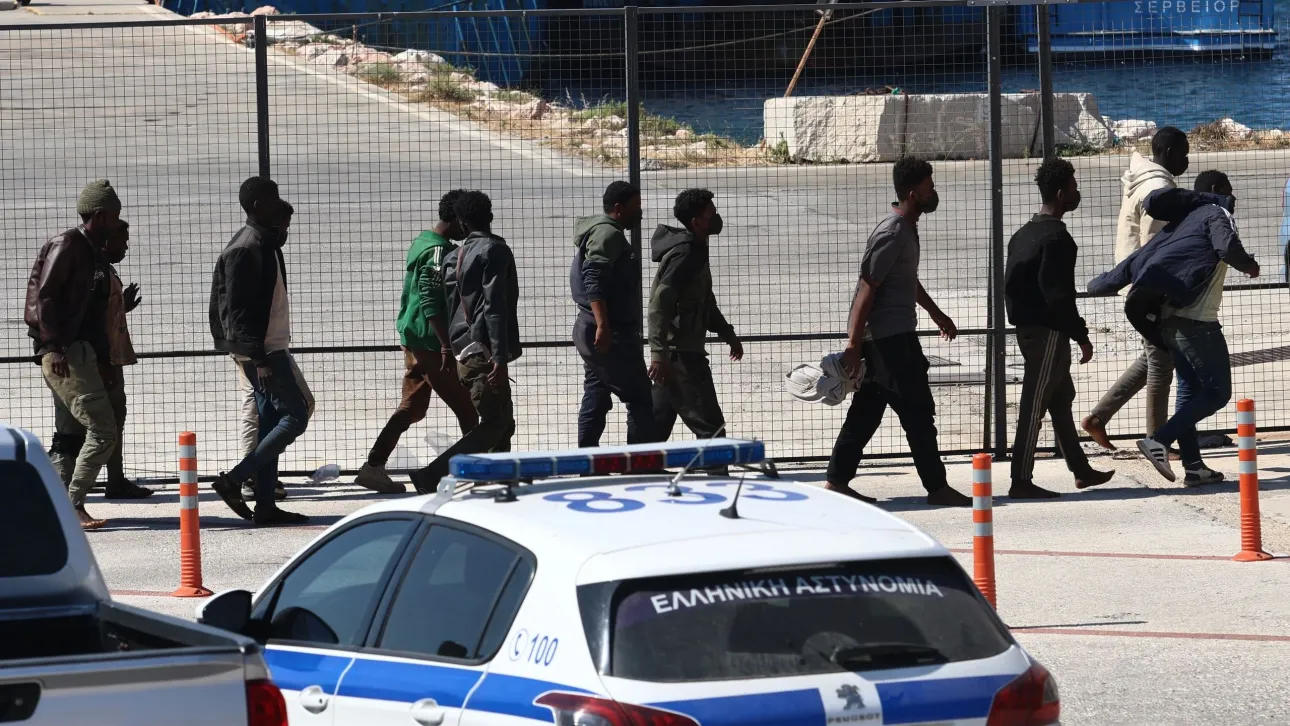 اعتقال شخصين بتهمة تهريب المهاجرين في ميتيليني