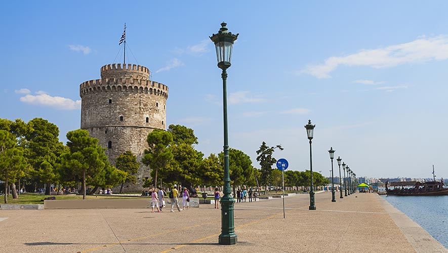الطقس غائم و درجة الحرارة تصل إلى ٣٣ درجة في اتيكا