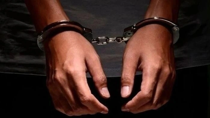 تم تقييد رجل يبلغ من العمر ٢٨ عامًا بتهمة سرقة في منازل في هيراكليون - =تم العثور على مخدرات بحوزته