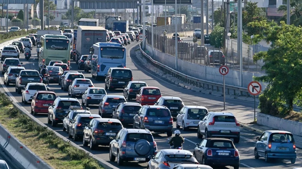 حركة المرور على الطرق: حادث مروري على طريق كيفيسوس باتجاه لاميا، و ازدحام مروري في أتيكي أودوس، بارالياكي و سكارامانجاس