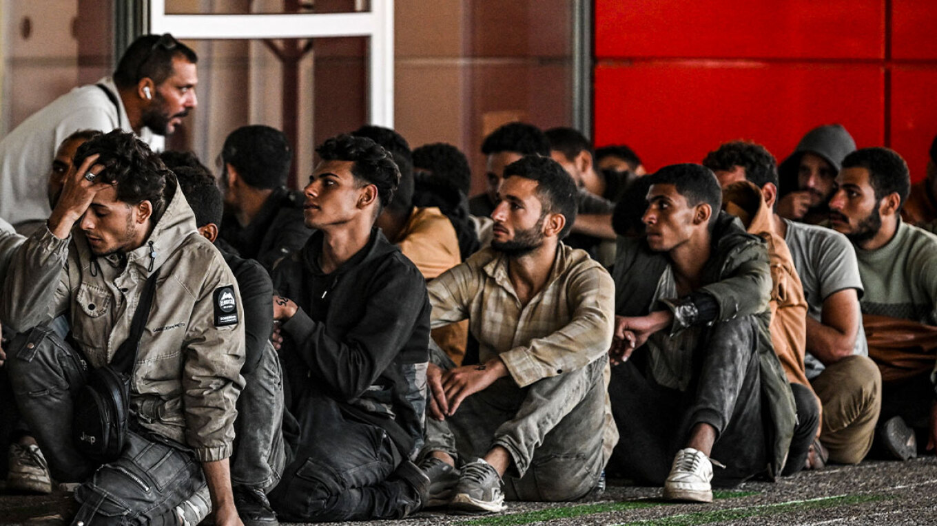 حادثة جديدة بين المهاجرين في - تجمع كبير للشرطة و خفر السواحل