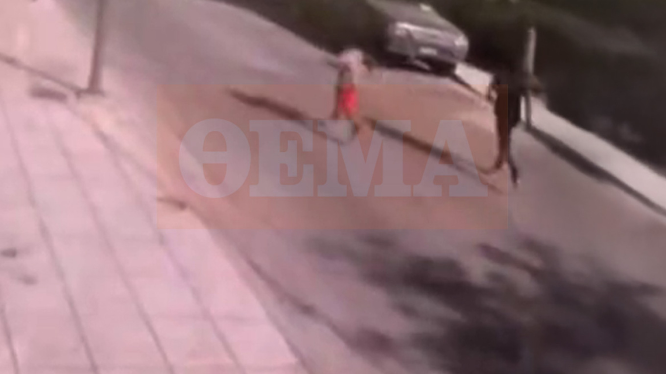 محاكمة جنائية ضد شاب يبلغ من العمر ١٧ عامًا بتهمة اختطاف طفل رضيع في وسط مدينة بيرايوس