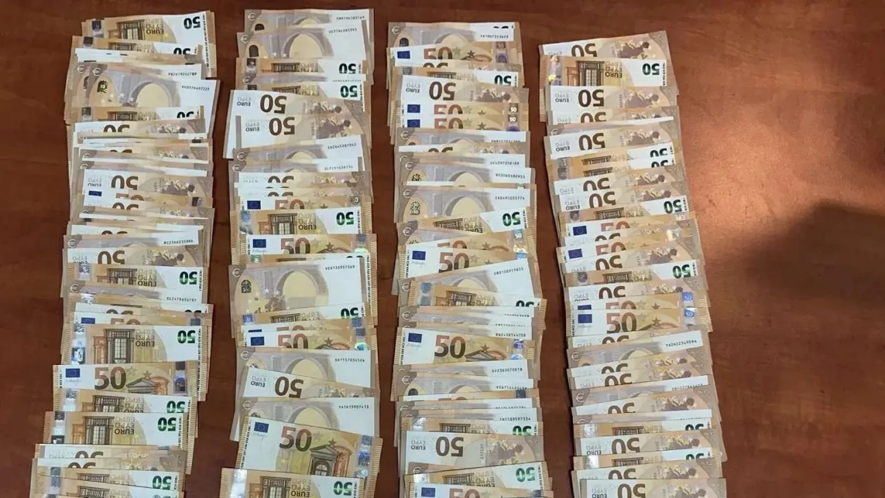 خيوس: إلقاء القبض على شخصين بتهمة الاحتيال على رجل مسن – انتحلا صفة طبيب و استوليا على ٩٠٠٠ يورو