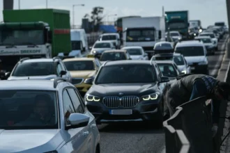 حركة المرور الآن: ازدحام في شارع كيفيسو و سكارامانجاس و بطيء في مركز العاصمه