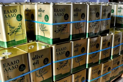 اعتقال شخصين في كاماتيرو للاتجار بزيت الزيتون من مصدر مشكوك فيه