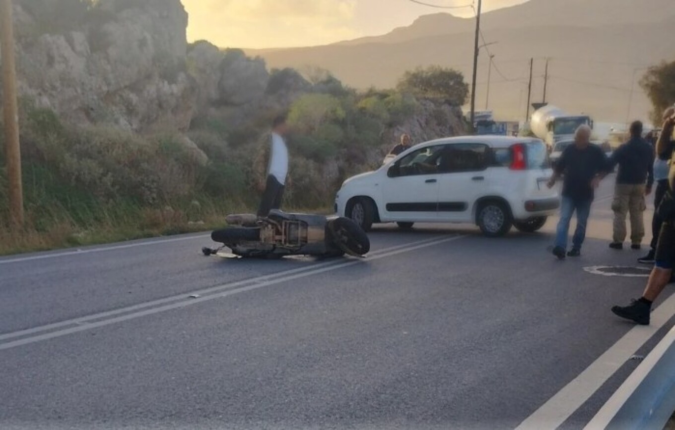 مأساة في كريت: وفاة سائق دراجة نارية يبلغ من العمر ٢٩ عامًا بعد أن فقد السيطرة على دراجته النارية