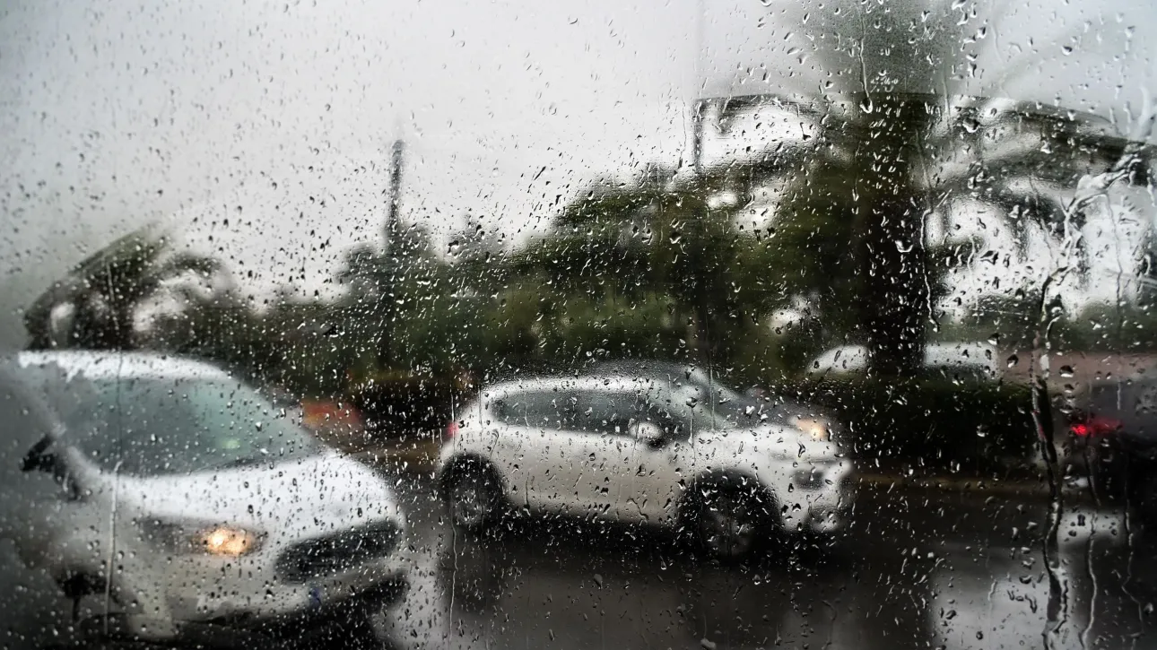 طقس سيئ جديد مع عواصف قادمة - امطار في أتيكا