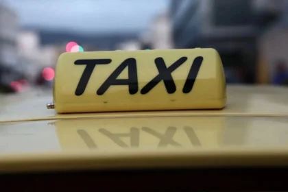 سائقو التاكسي يدخلون في إضراب لمدة ٤٨ ساعة يومي الأربعاء و الخميس