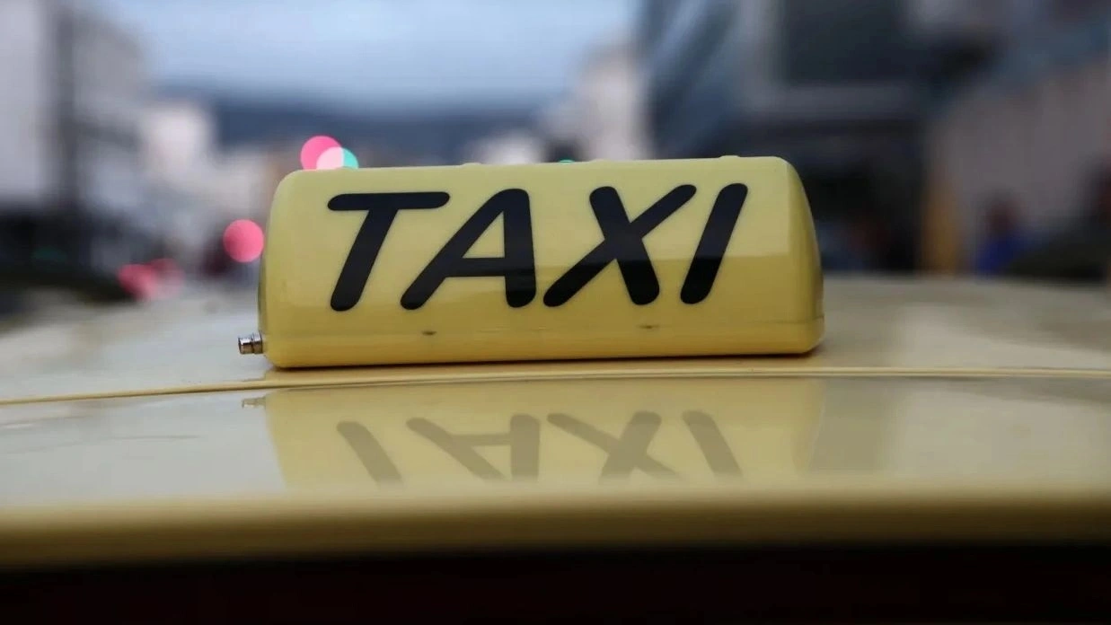 سائقو التاكسي يدخلون في إضراب لمدة ٤٨ ساعة يومي الأربعاء و الخميس