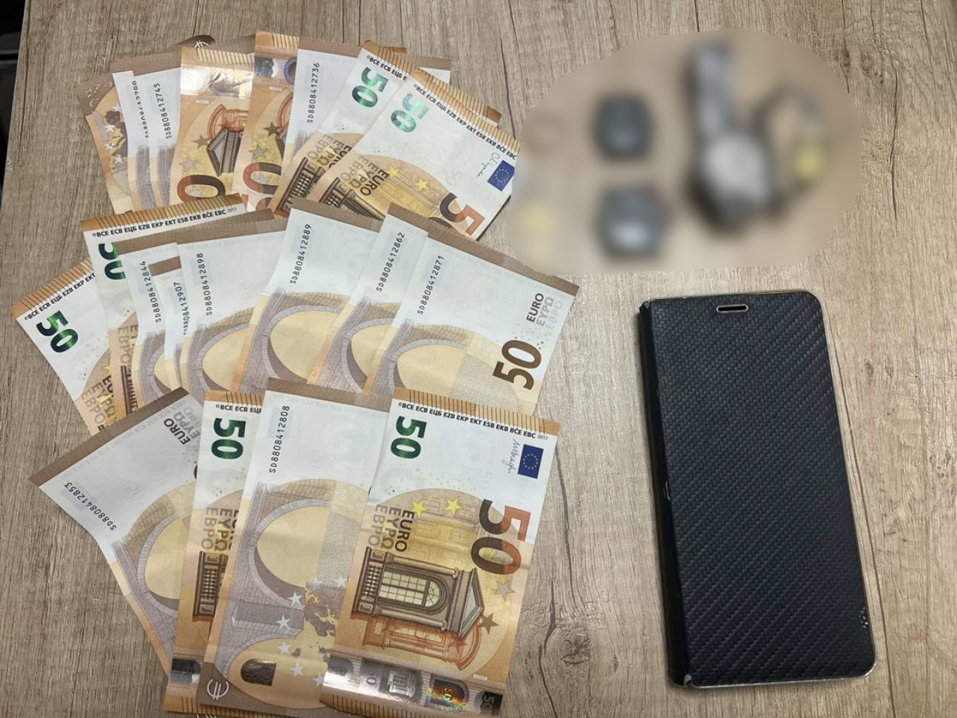 احتيال عبر الهاتف في بييريا: امرأة مسنة تتعرض للسرقة بمبلغ ١٠٠٠ يورو و مجوهرات مقابل إجراء عملية جراحية مزعومة لابنتها