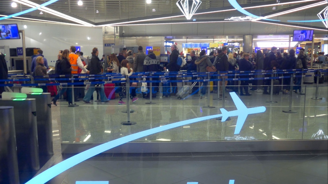 فوضى في مطار إلفثيريوس فينيزيلوس: تأخيرات و مشاكل بسبب سوء الأحوال الجوية