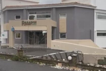 إعصار يتسبب بأضرار في المنازل و المحلات التجارية في كالاماتا