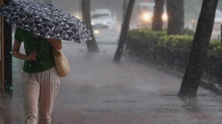 سوء الأحوال الجوية: أمطار غزيرة و عواصف في جميع أنحاء البلاد - رياح تصل إلى ٧ بوفورت