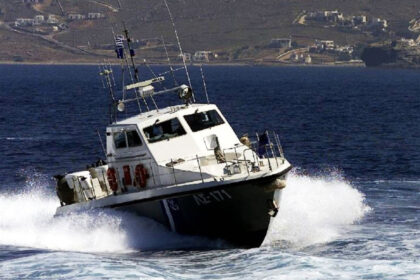 قارب صيد تركي حاول الاصطدام بسفينة تابعة لخفر السواحل قبالة أغاثونيسي و تم إطلاق طلقات تحذيرية