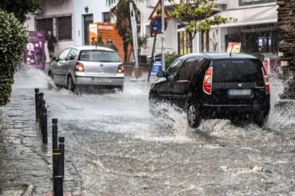 الطقس: أمطار غزيرة و عواصف في غرب اليونان و درجات الحراره تصل الي ٢٥ درجة في اتيكا