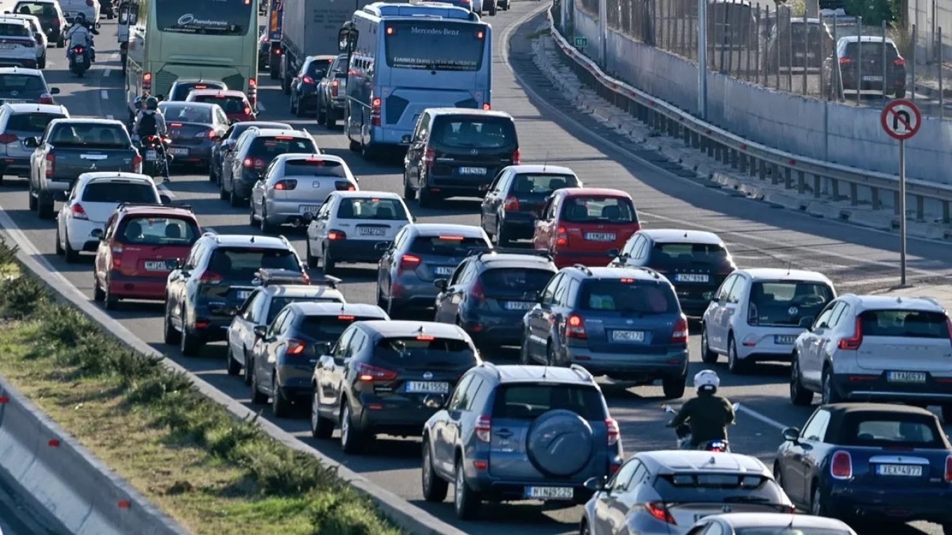 حركة المرور على الطرق الآن: تأخيرات في كيفيسوس، بيرايوس و أتيكي أودوس