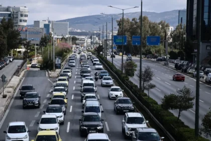 حركة المرور: طريق كيفيسوس في وضع "أحمر" مبكراً - زيادة في حركة المرور على طرق كيفيسوس، ميسوجيون و أتيكي أودوس