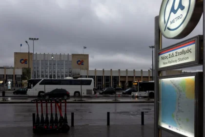 اليوم يبدأ تشغيل مترو سالونيكي على مدار ٢٤ ساعة