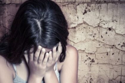 القبض على معلم بعد أن تقدمت طالبة تبلغ من العمر ١٧ عامًا بشكوى تحرش جنسي في سيريس