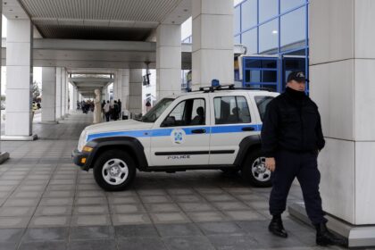 القبض على أجنبي يبلغ من العمر ٤٨ عامًا في إليفثيريوس فينيزيلوس - كان مطلوبًا بتهمة الاتجار بالمخدرات