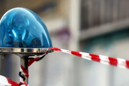 القبض على رجل يبلغ من العمر ٥١ عامًا بتهمة سرقة صراف آلي في بيريستيري - سرقة أكثر من ٨٠ ألف يورو