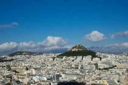 طقس صافٍ في جميع أنحاء البلاد - احتمال هطول أمطار في إيفيا و كريت